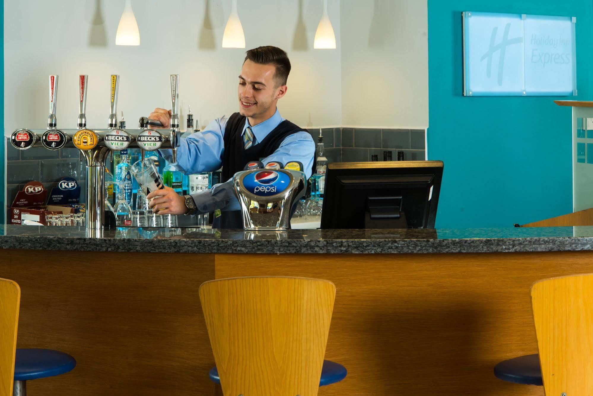 Holiday Inn Express Lichfield By Ihg Exterior foto